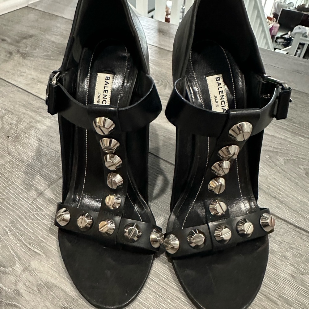 Absolutely gorgeous Belen oafs Paris wedge heels